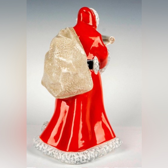 Royal Doulton Father Christmas - Picture 2 of 3
